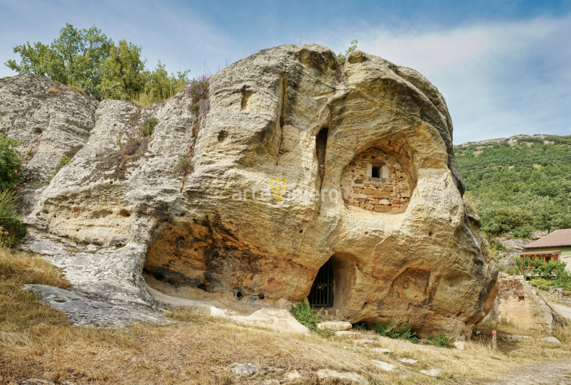 Ermita de San Acisclo y Santa Victoria de Arroyuelos Cantabria ermita rupestre de san acisclo y santa victoria