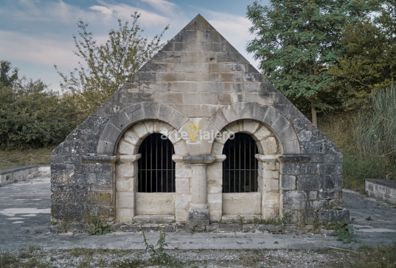 fuente románica de artáiz
