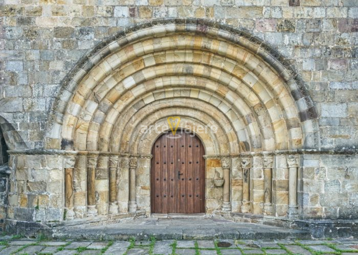 portadas románicas de cantabria